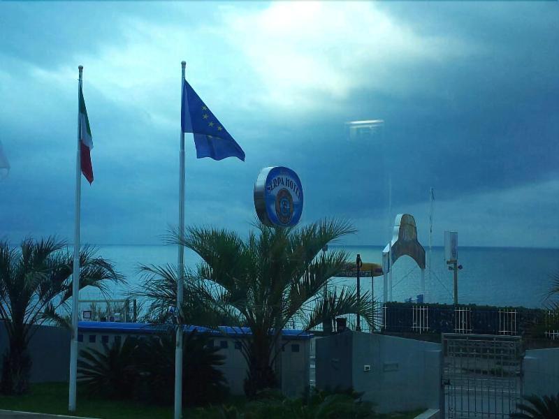 Serpa Hotel Anzio Buitenkant foto