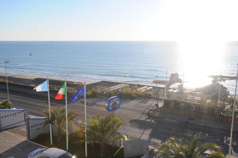 Serpa Hotel Anzio Buitenkant foto