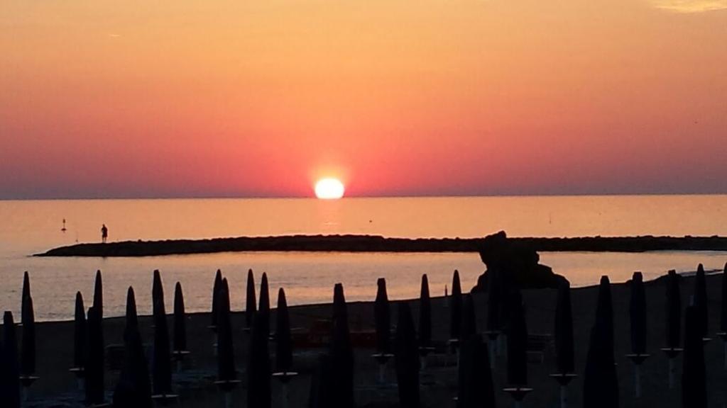 Serpa Hotel Anzio Buitenkant foto