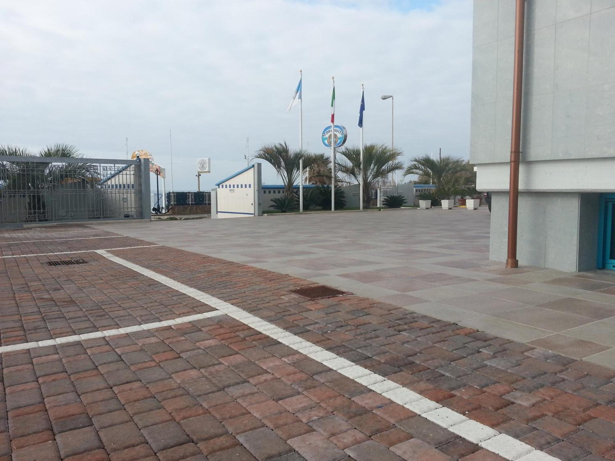 Serpa Hotel Anzio Buitenkant foto